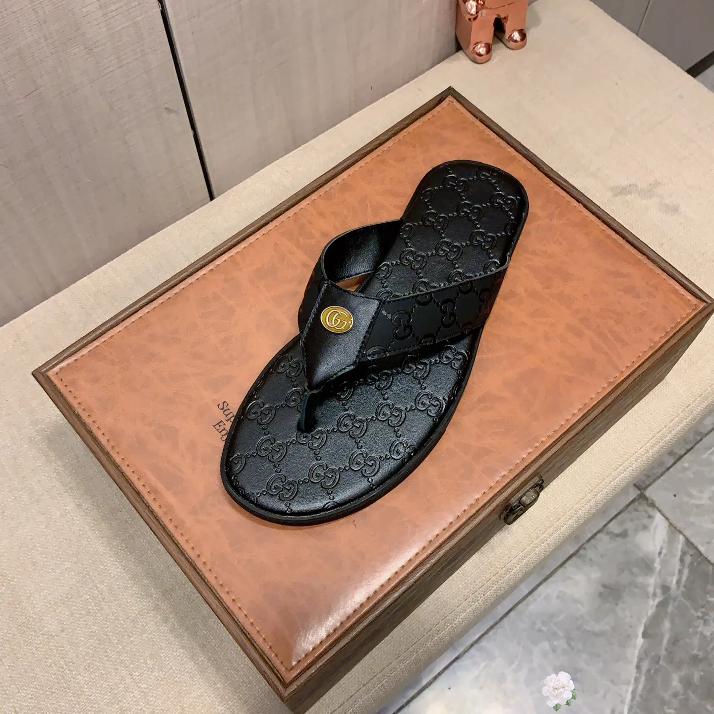 Slippers: New model: Factory price: 240💰💰🎩🎩🔥🔥《 Gucci* 》Series of slippers top purchasing agent🔍🔍Sold simultaneously for men, original Italian imported webbing made of selected cowhide, exquisite workmanship,), sole: (super comfortable) original factory special sole, ⚠️exclusive double-layer movable molded sole super comfortable⚠️, real shot🎬the real thing is more beautiful🔍🔍266 regular code 38-45,